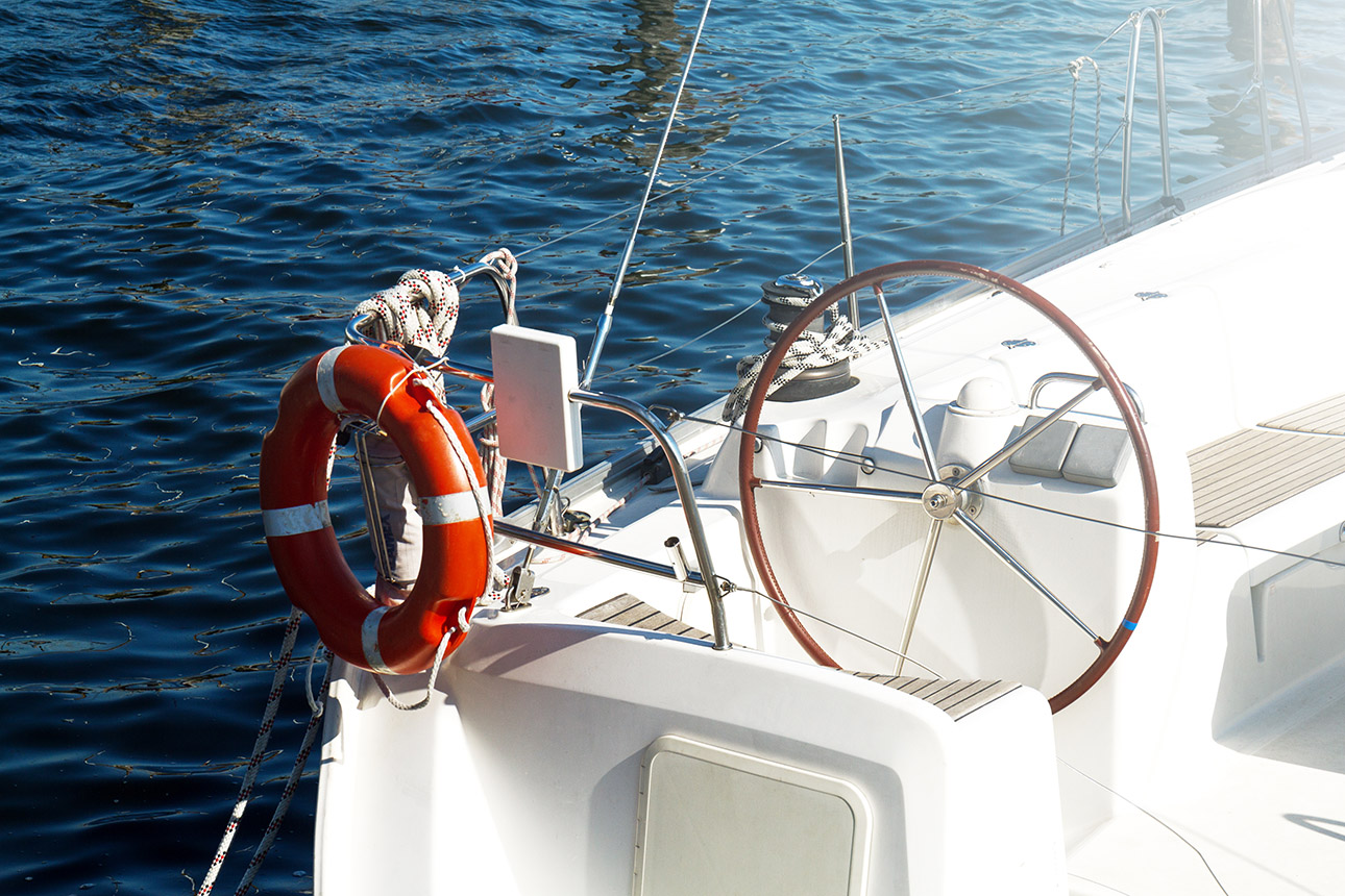Arredo Nautico e PVC: Quando il Mare Incontra la Flessibilità